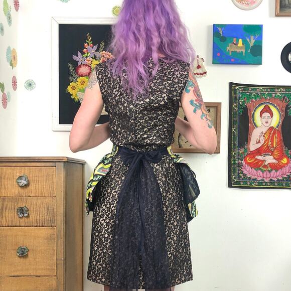 Vintage Rose Print Apron, 1950s Reversible Cotton and Chiffon Mid Century Apron - Picture 5 of 10